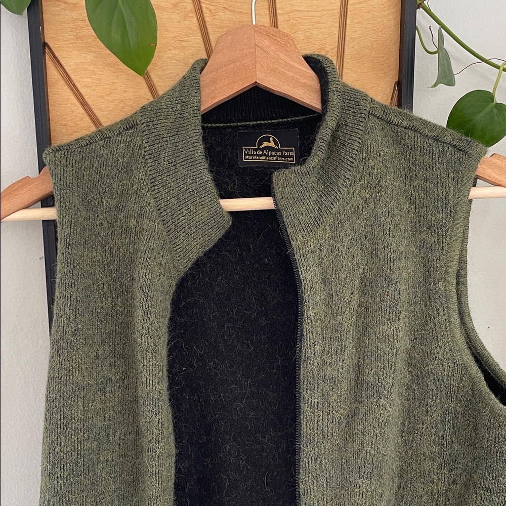 100% Alpalca Sleeveless Zip-Up Vest